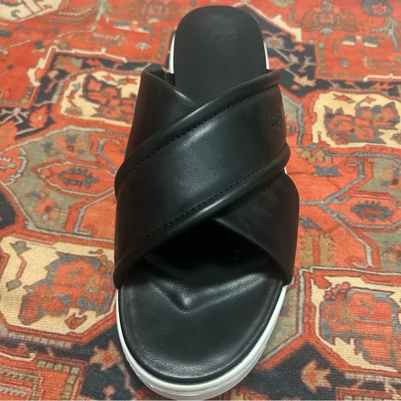 UGG Women's Zayne Crossband Sandal Black Leather SZ: 9.5 - Picture 3 of 8